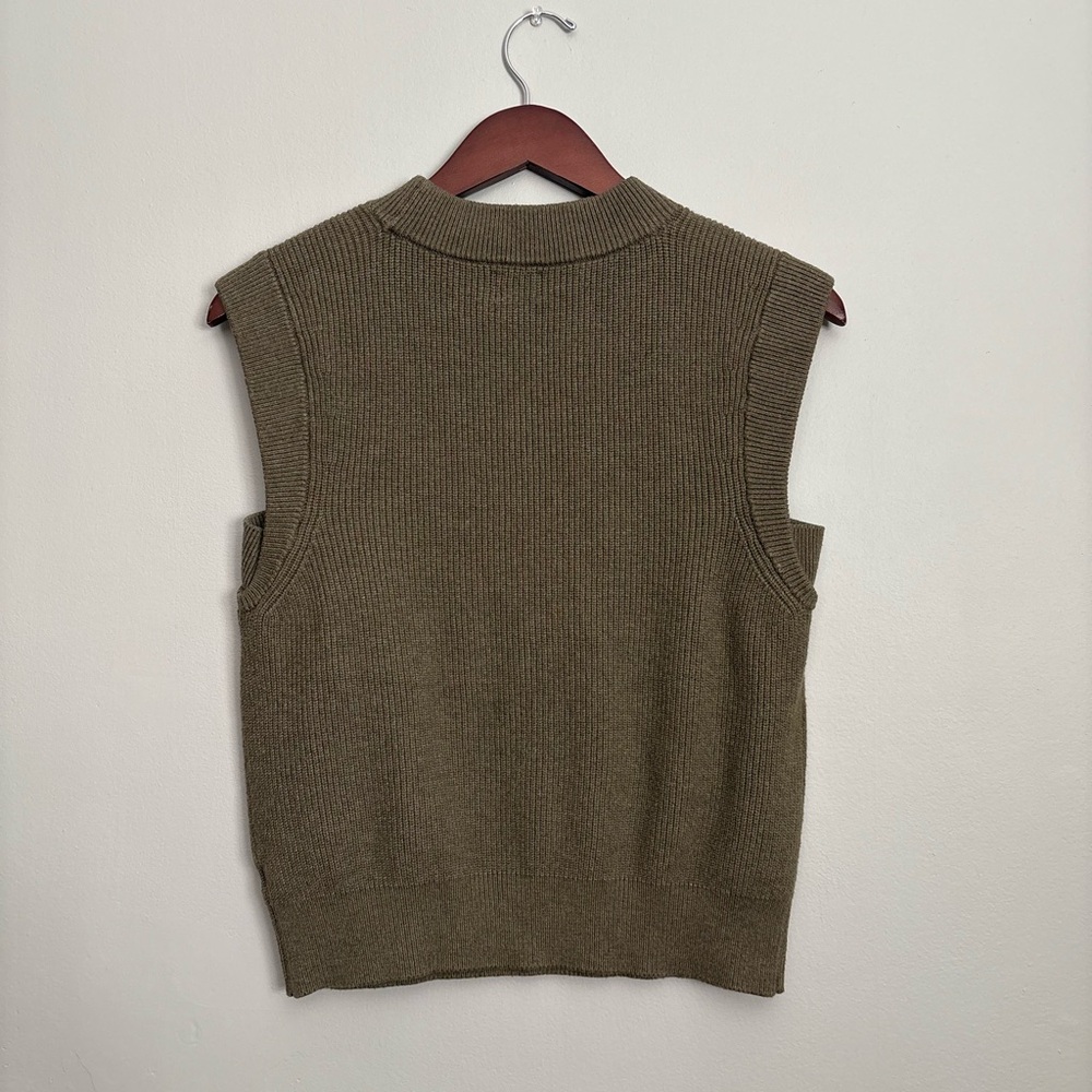 A New Day Olive Green Ribbed Sweater Vest Medium Sleeveless Knit Minimalist Top - Picture 3 of 5
